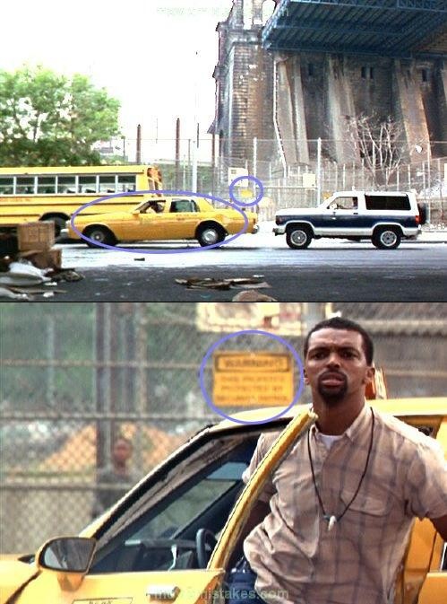 Trong phim Independence Day, khi phi thuyền của người ngoài hành tinh nhắm vào thành phố New York, chiếc taxi màu vàng trong hình dừng lại để quan sát và bị chiếc xe phía sau tông vào liên tiếp 2 phát. Để ý kỹ thì có thể thấy chiều dài của chiếc xe buýt trường học phía trước chiếm một nửa chiếc taxi vàng, nhưng trong cảnh quay tiếp theo ở cự ly gần lúc người tài xế taxi bước ra thì lại thấy vị trí chiếc xa đã ở vị trí xa hơn lúc ban đầu, chiếc xe buýt đã biến mất, đặc biệt là tấm biển cảnh báo màu vàng lúc đầu ở tít phía sau đuôi giờ đã ở ngay gần đầu chiếc taxi.